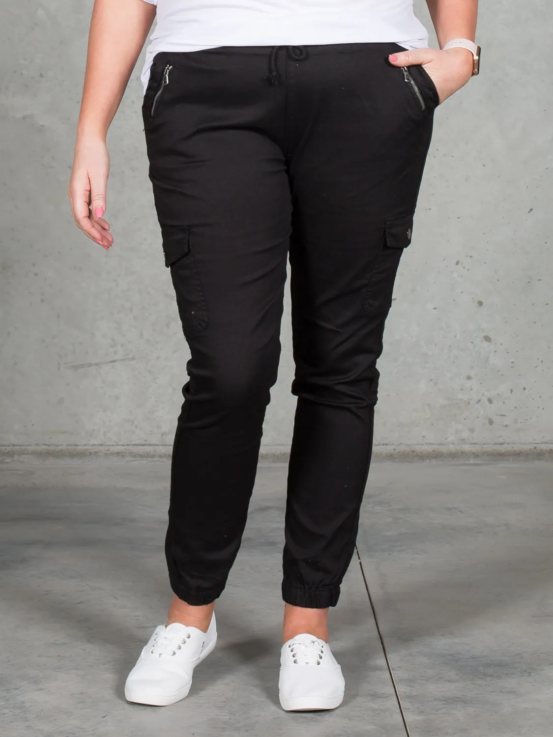 Jenni Joggers Black *LONGER LENGTH*