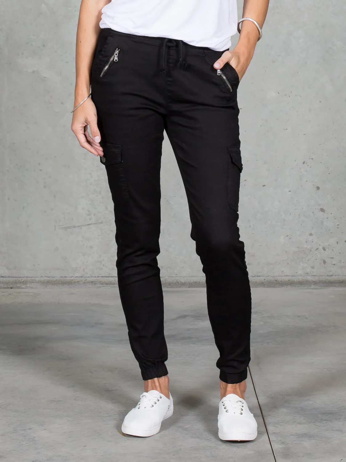 Jenni Joggers Black *LONGER LENGTH*