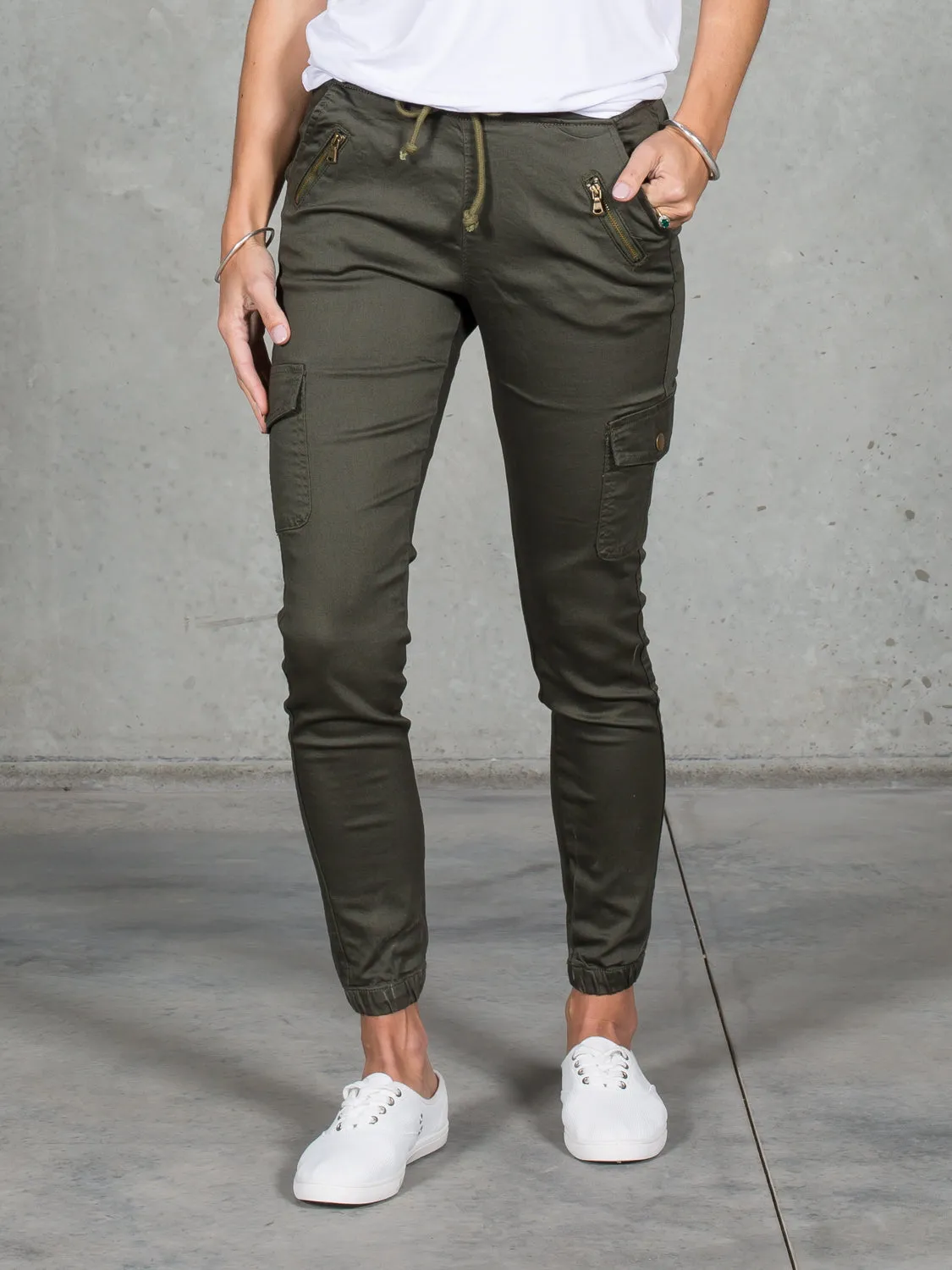 Jenni Joggers Khaki *LONGER LENGTH*