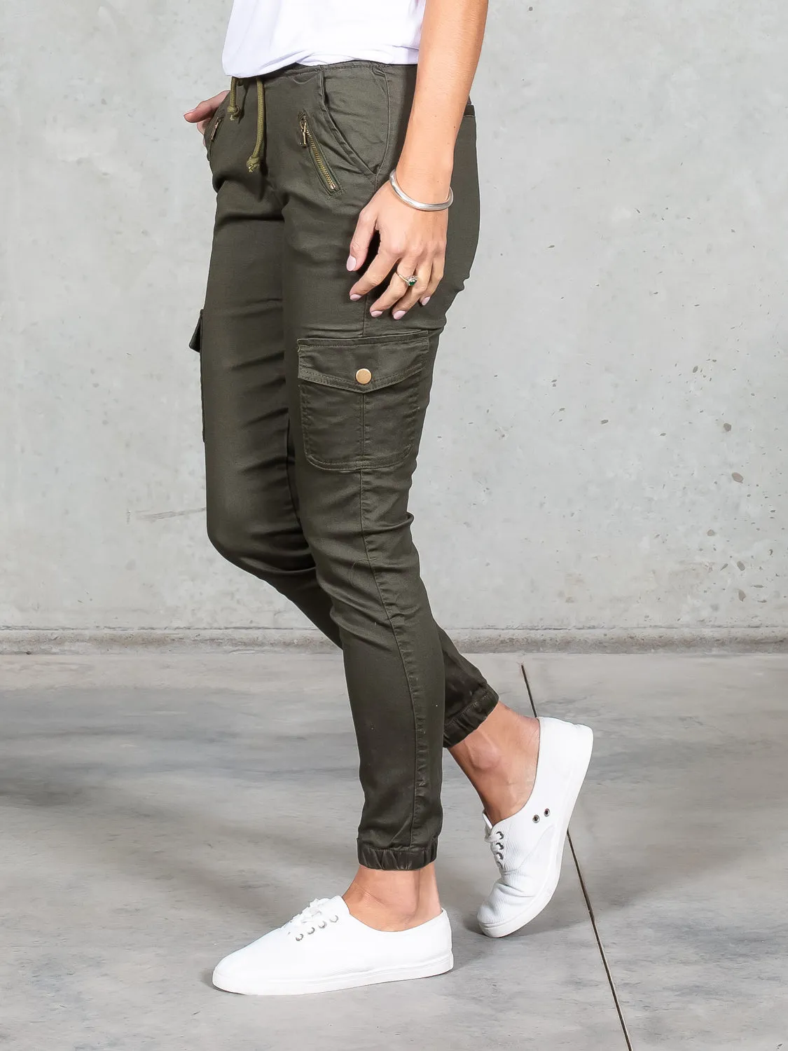 Jenni Joggers Khaki *LONGER LENGTH*