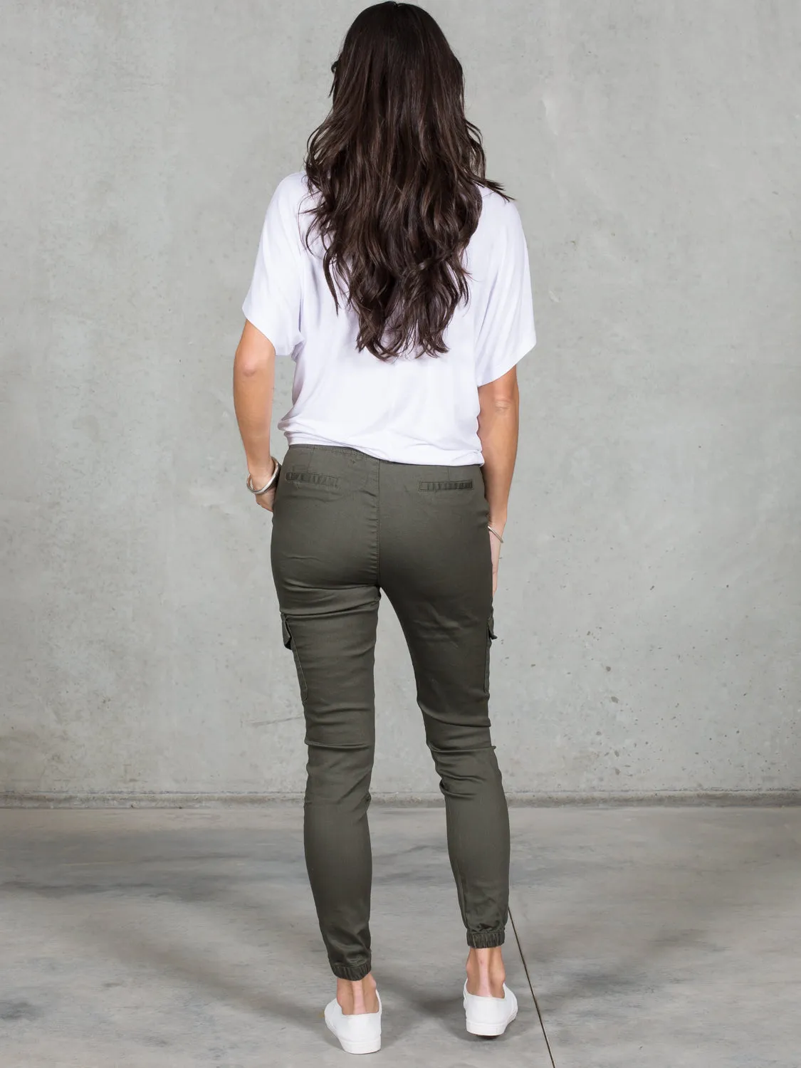 Jenni Joggers Khaki *LONGER LENGTH*